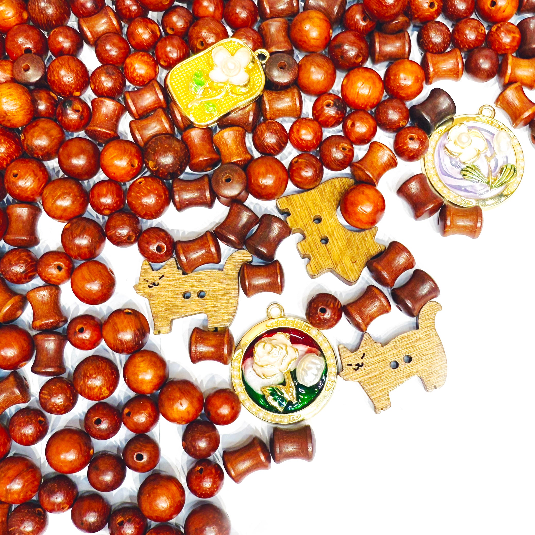 L649]Chat en Bois de Padouk Rouge